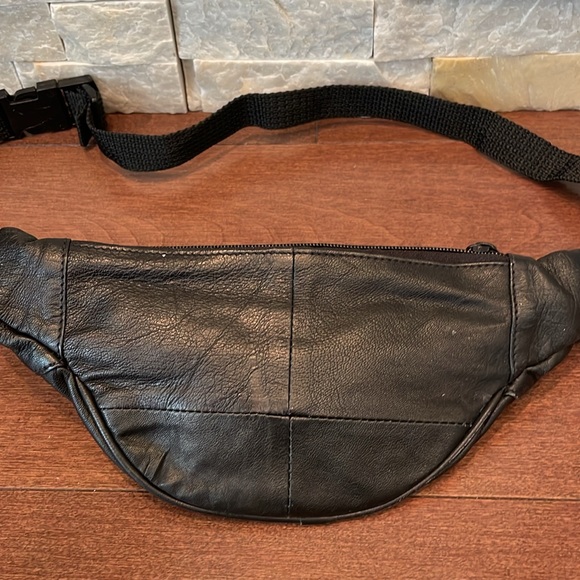 Crown leather pouch - Picture 4 of 8